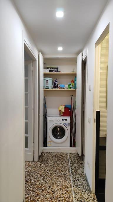 Cozy Apartment Near The Colosseum Рим Экстерьер фото