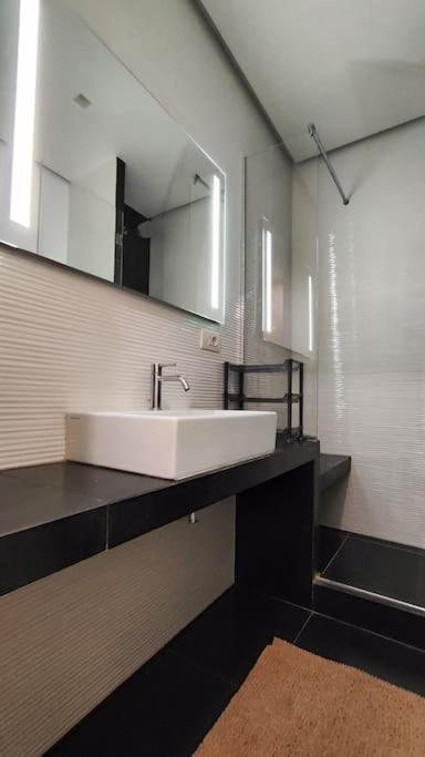 Cozy Apartment Near The Colosseum Рим Экстерьер фото