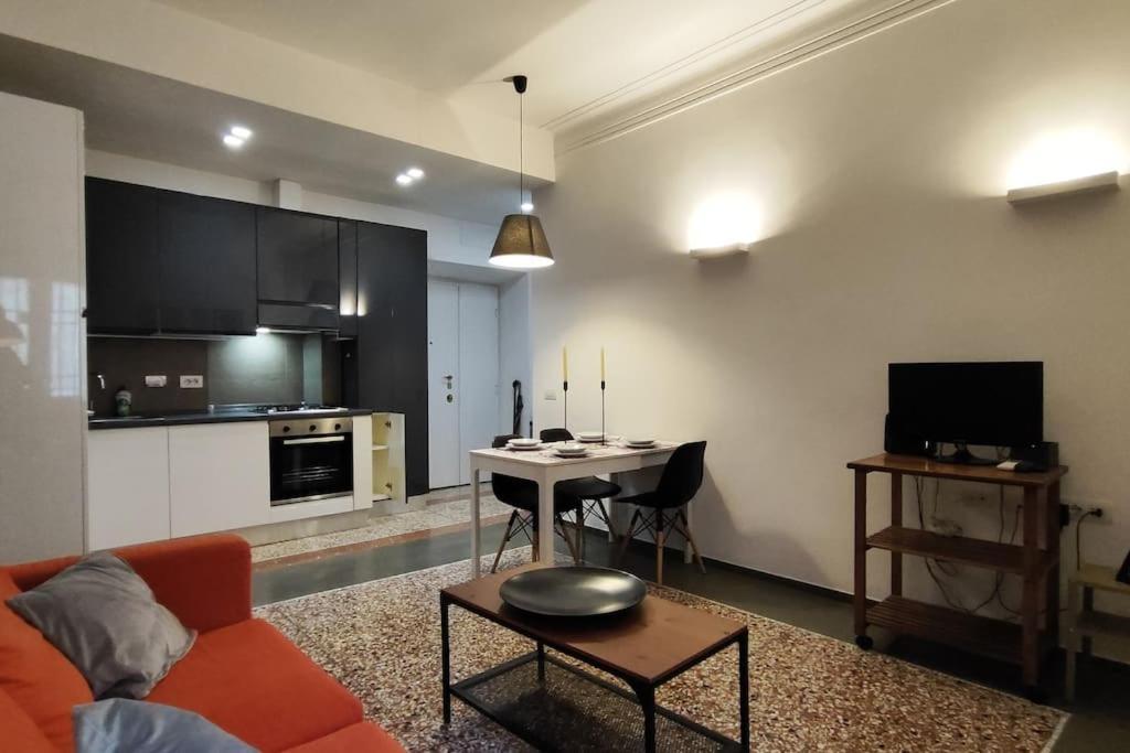 Cozy Apartment Near The Colosseum Рим Экстерьер фото